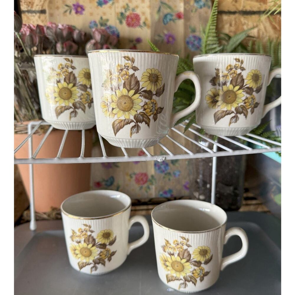 5 Vintage Royal Warwick SUNFLOWER Cups Made in England